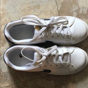 Women white nike sneakers